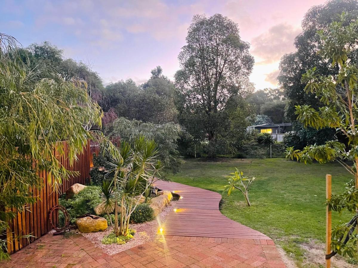 Grape Juice Retreat Rustic Romantic Gateway 5Mins To Beaches & Town Margaret River Exterior photo